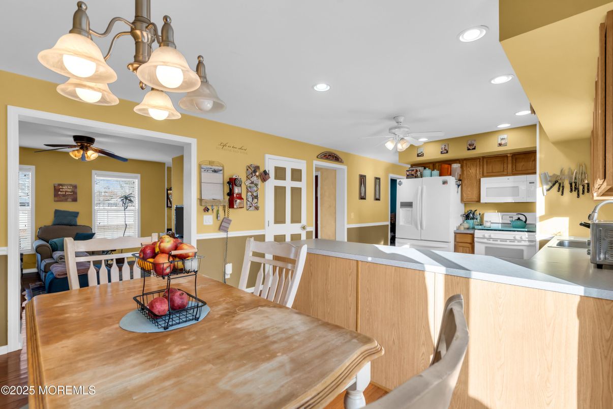 Dining room, Interior, Kitchen, Recessed Lighting