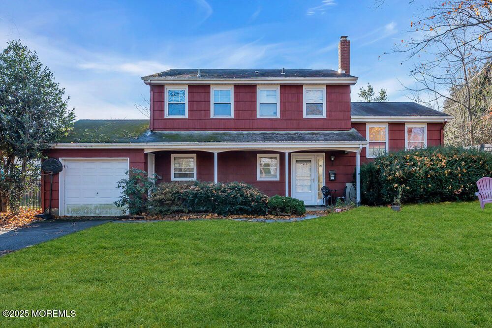 Attached, Exterior, Facade, Split Level