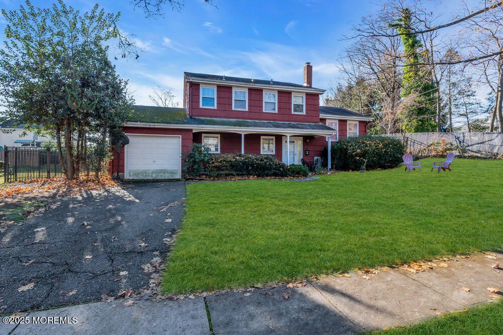 Attached, Exterior, Facade, Split Level