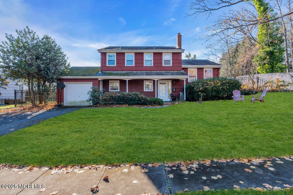 Attached, Exterior, Facade, Split Level