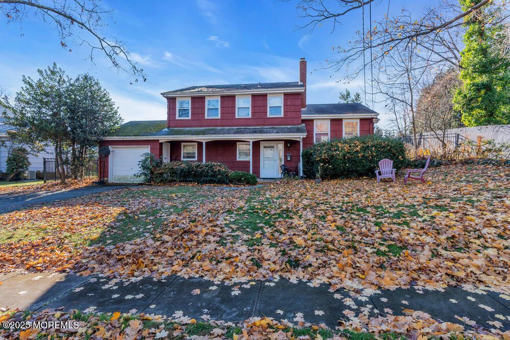 Attached, Exterior, Facade, Brick Facade, American Foursquare