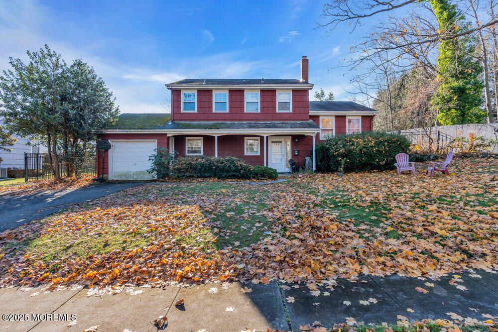 Attached, Exterior, Facade, Split Level