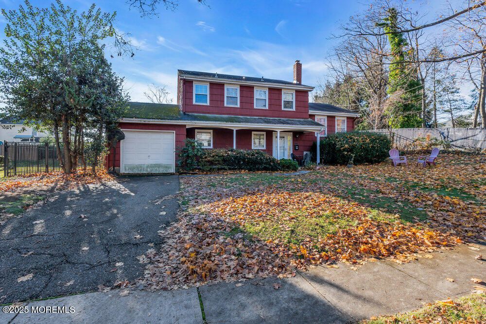 Attached, Exterior, Facade, American Foursquare