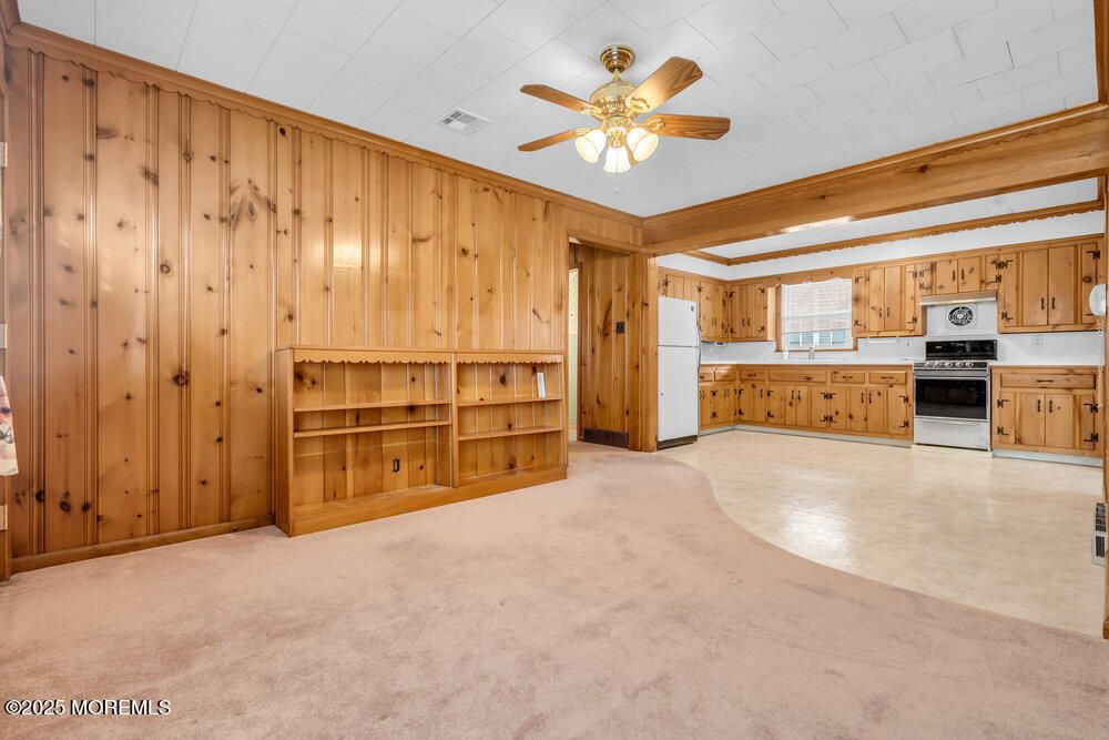 Empty room, Interior, Kitchen, Wooden Walls