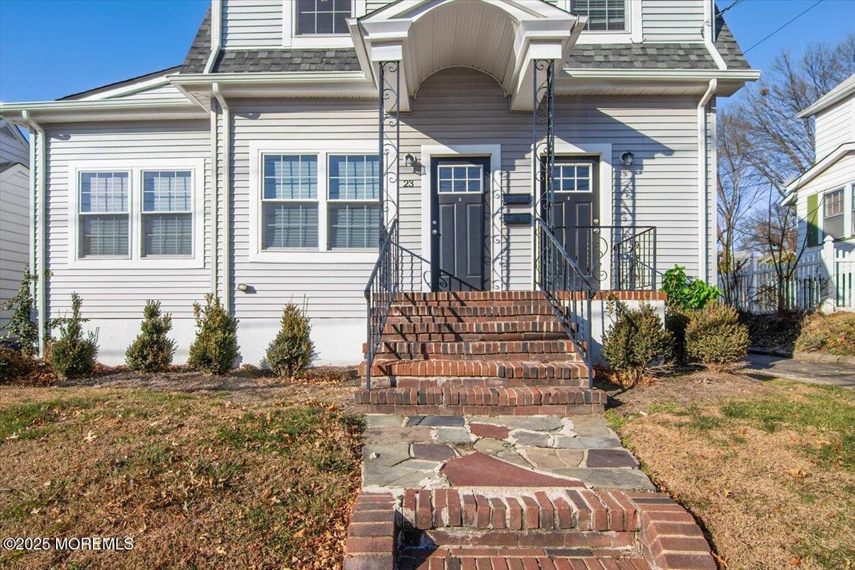 Exterior, Facade, Queen Anne Victorian