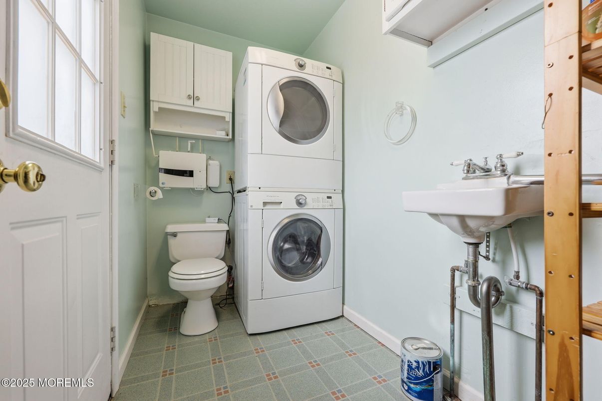 Bathroom, Interior, Utility Closets, Washer