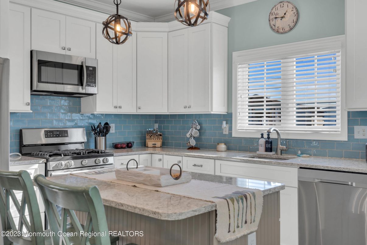 Interior, Kitchen, Pendant Lights, Stainless Steel Appliances