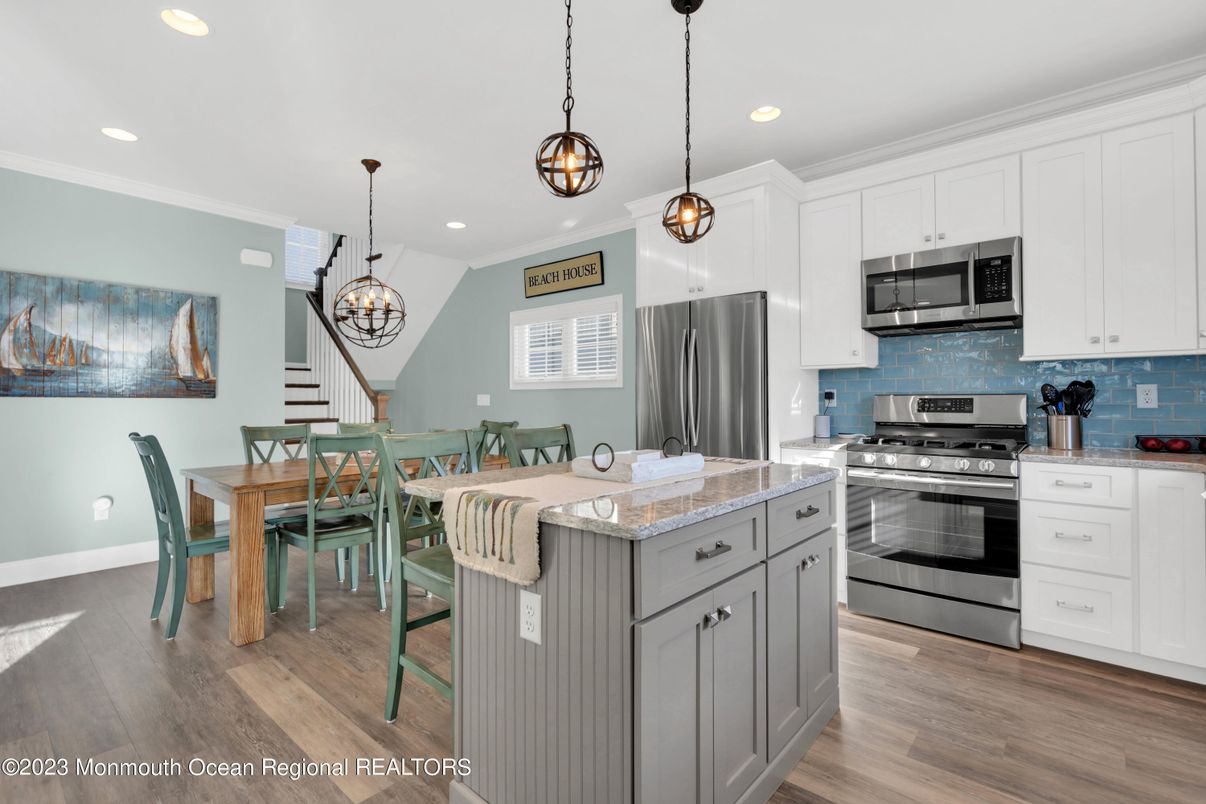 Chandelier, Dining room, Interior, Kitchen, Pendant Lights, Recessed Lighting, Stainless Steel Appliances, Wood Texture Flooring