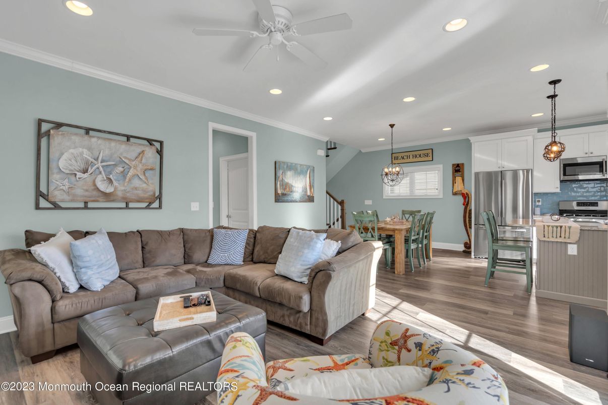 Chandelier, Dining room, Interior, Kitchen, Living room, Pendant Lights, Recessed Lighting, Stainless Steel Appliances, Wood Texture Flooring