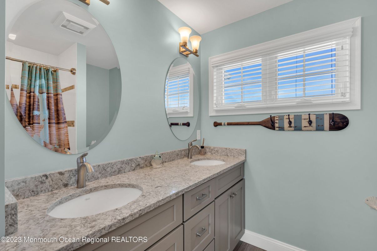 Bathroom, Dual Sink Vanities, Interior