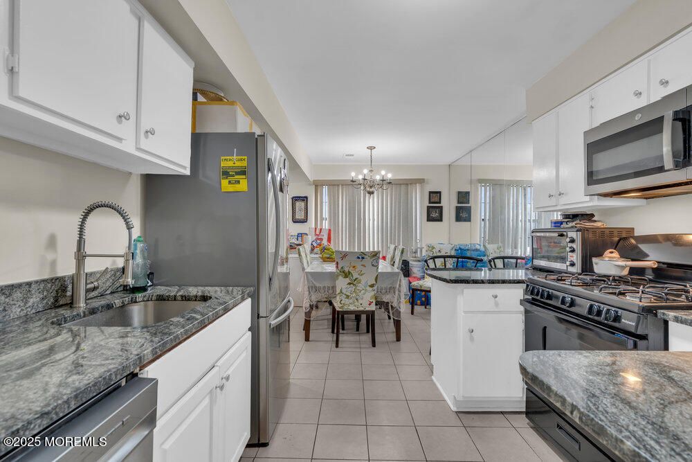 Chandelier, Dining room, Interior, Kitchen