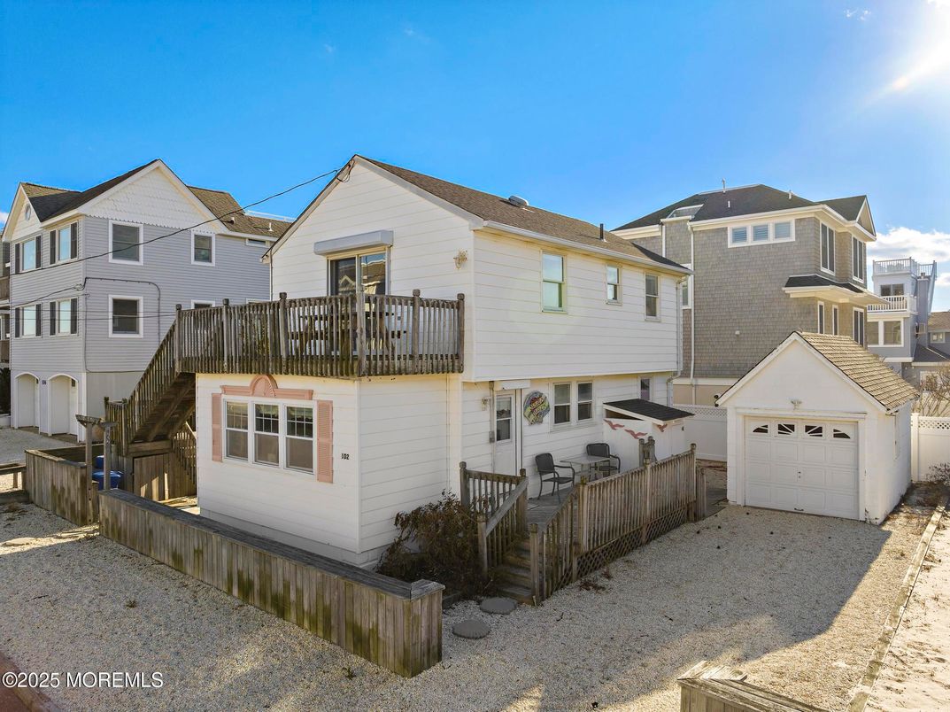 Detached Garage, Exterior