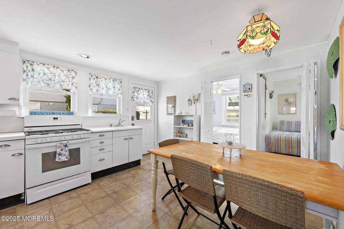 Dining room, Interior, Kitchen, Recessed Lighting