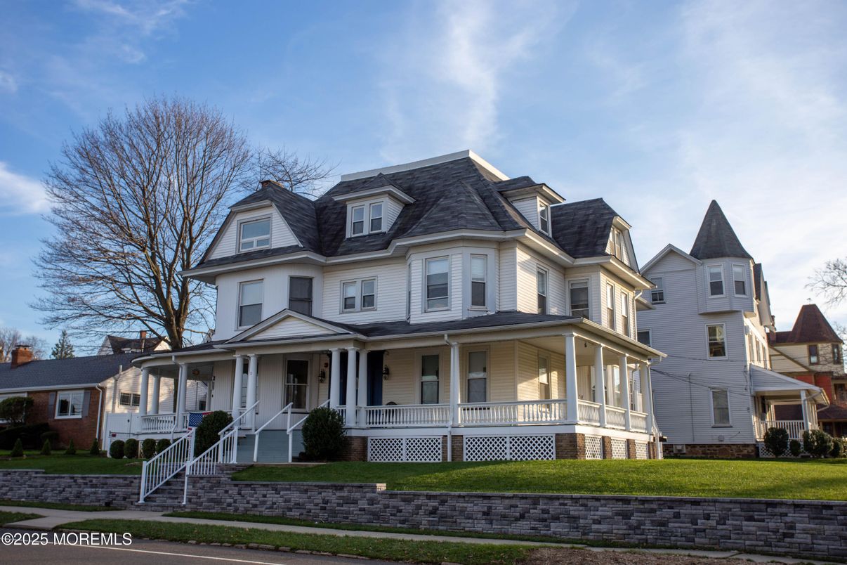 Exterior, Facade, Queen Anne Victorian