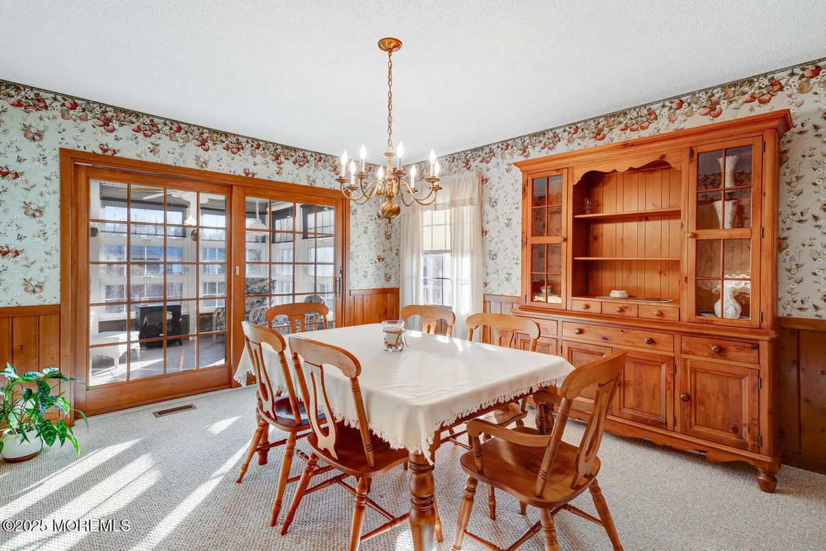Chandelier, Dining room, Interior