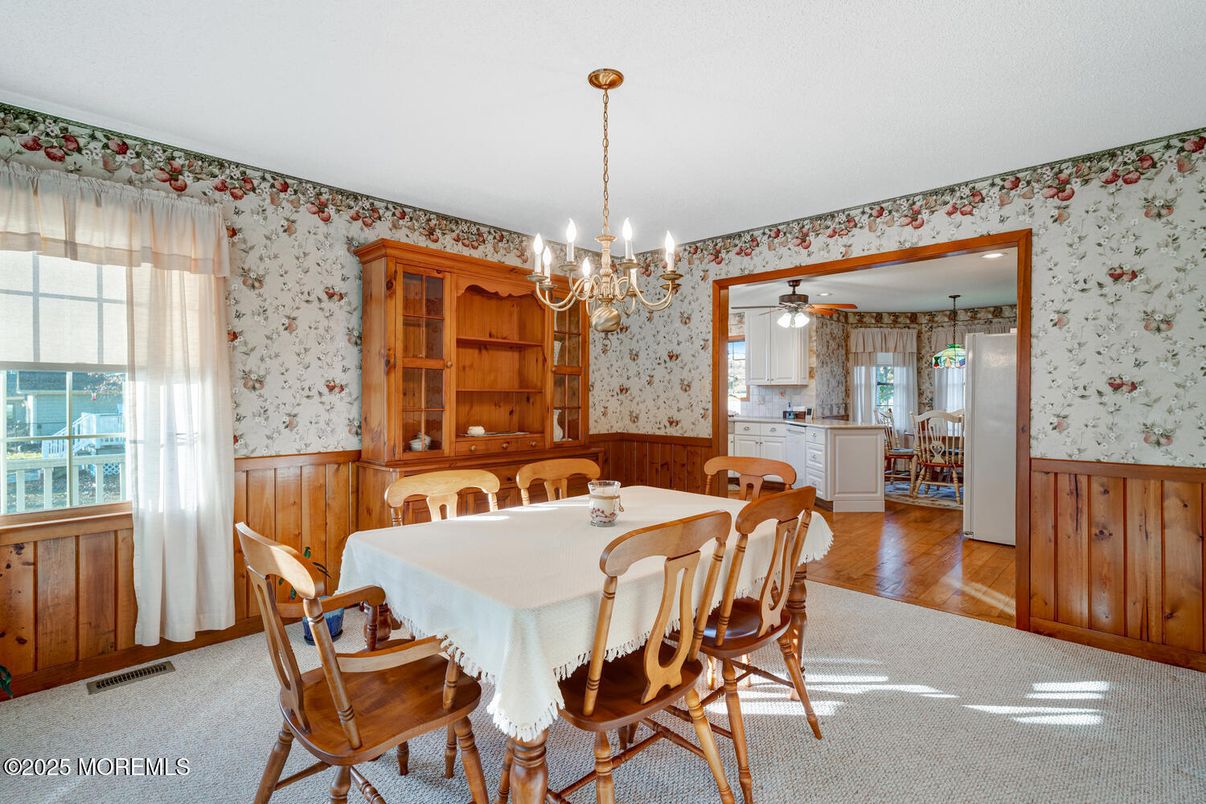 Chandelier, Dining room, Interior, Kitchen, Wood Texture Flooring