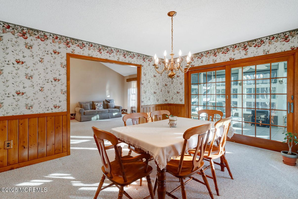 Chandelier, Dining room, Interior