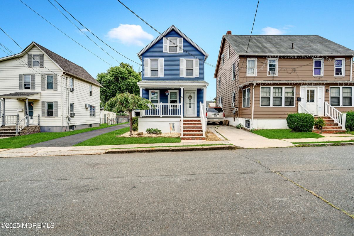 Exterior, Facade, Queen Anne Victorian