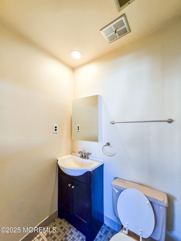 Bathroom, Interior, Recessed Lighting