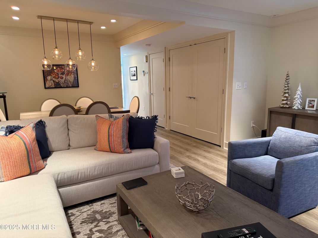 Dining room, Interior, Living room, Pendant Lights, Recessed Lighting, Wood Texture Flooring