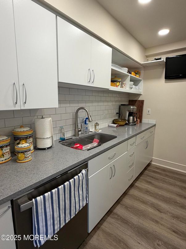 Interior, Recessed Lighting, Wood Texture Flooring