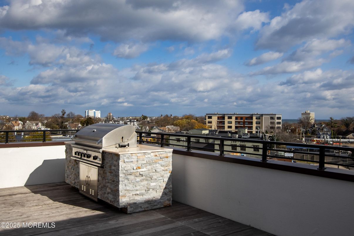 Exterior, Outdoor Kitchen