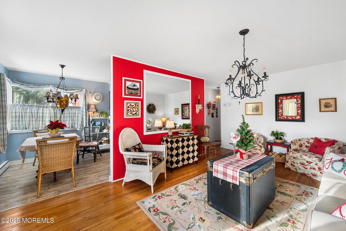 Chandelier, Dining room, Interior, Living room, Pendant Lights, Wood Texture Flooring