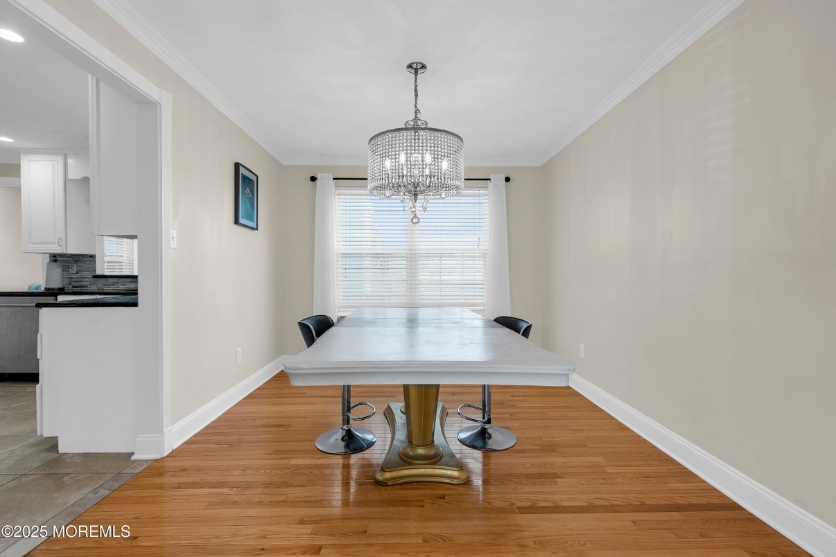 Chandelier, Dining room, Interior, Recessed Lighting, Wood Texture Flooring