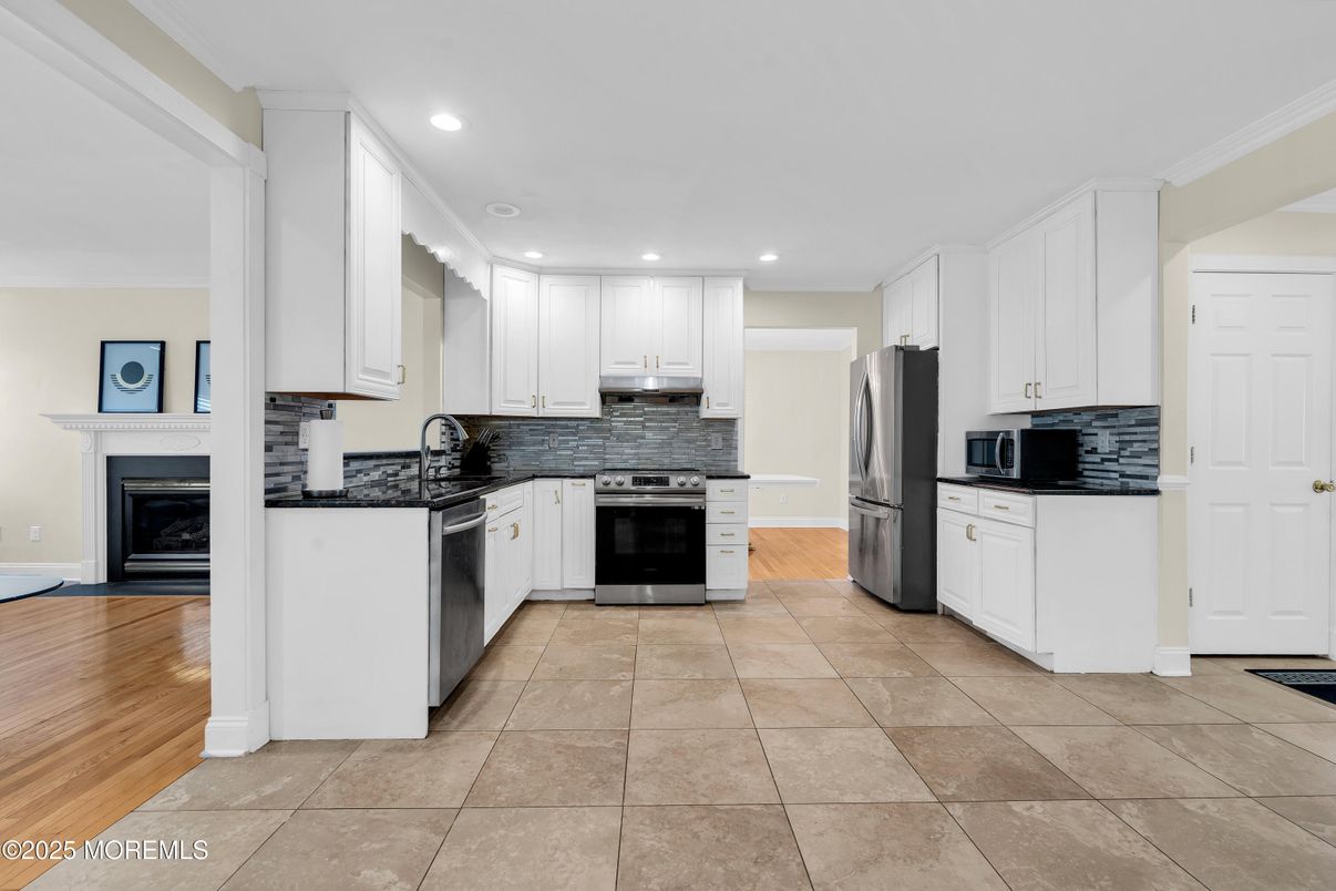 Fireplace, Interior, Kitchen, Recessed Lighting, Wood Texture Flooring