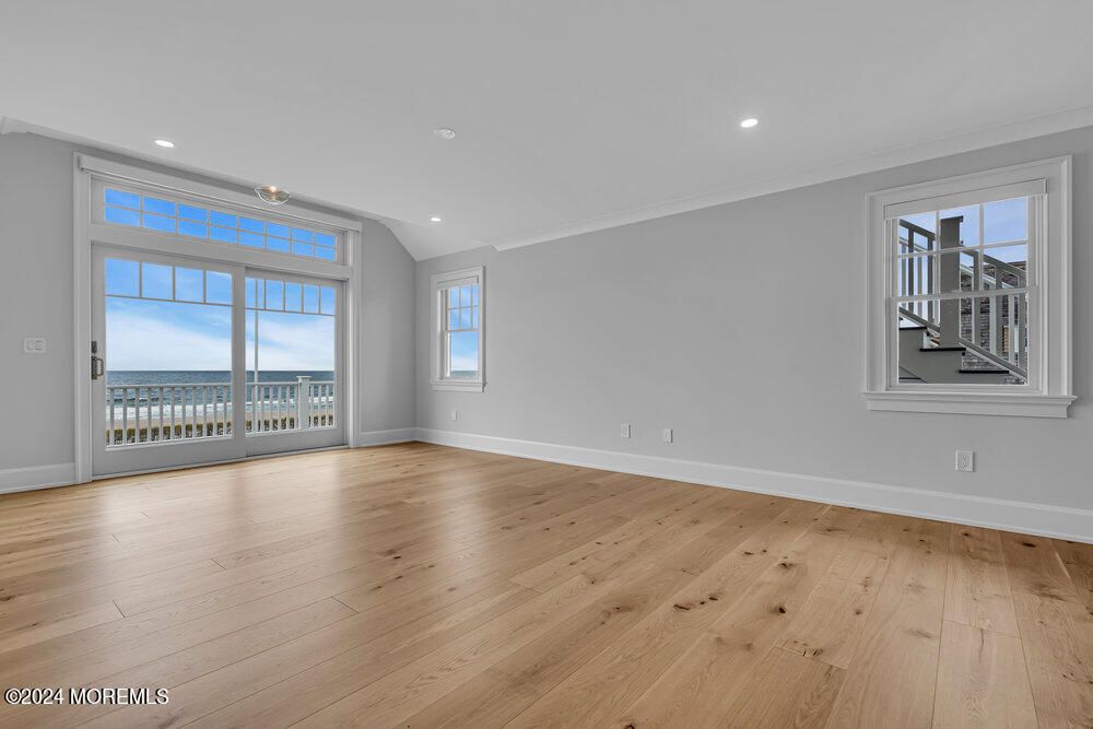 Empty room, Interior, Recessed Lighting, Water, Wood Texture Flooring