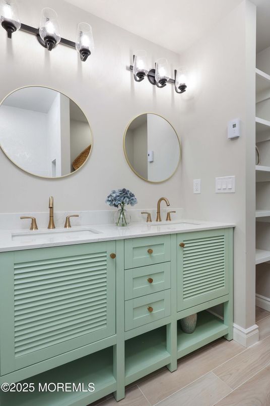 Bathroom, Dual Sink Vanities, Interior