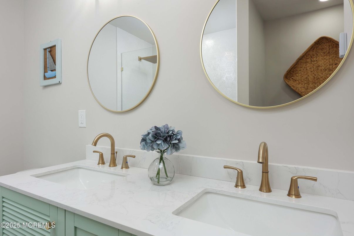 Bathroom, Dual Sink Vanities, Interior