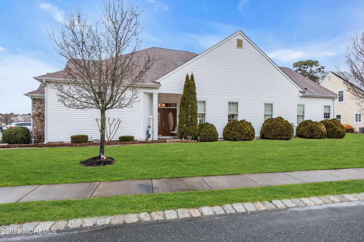 Exterior, Facade, Farmhouse