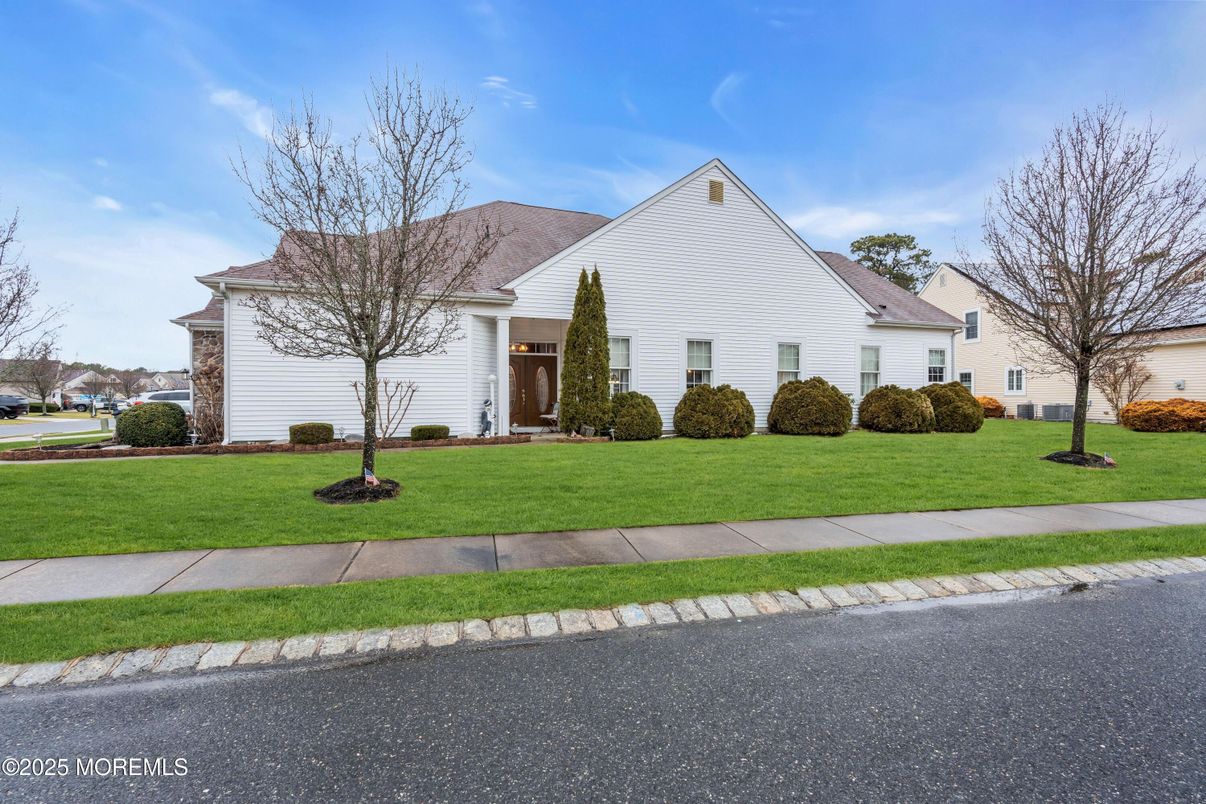 Exterior, Facade, Farmhouse