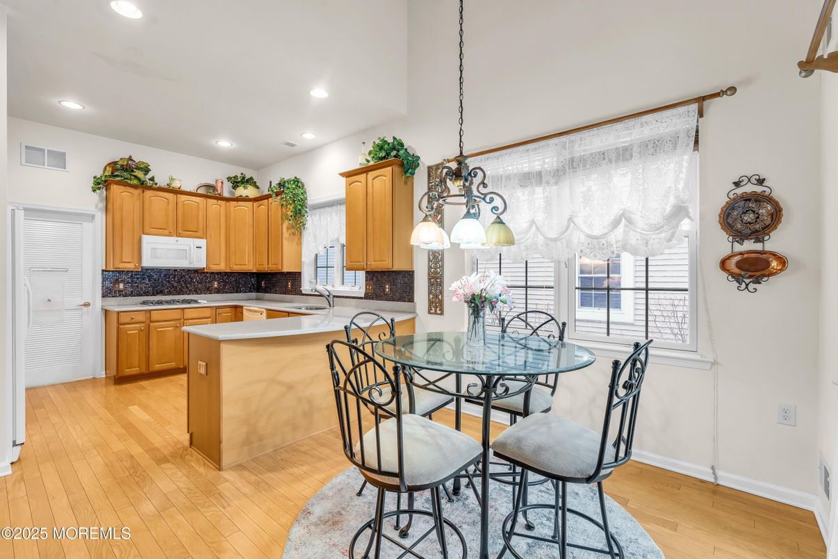 Dining room, Interior, Kitchen, Pendant Lights, Recessed Lighting, Wood Texture Flooring