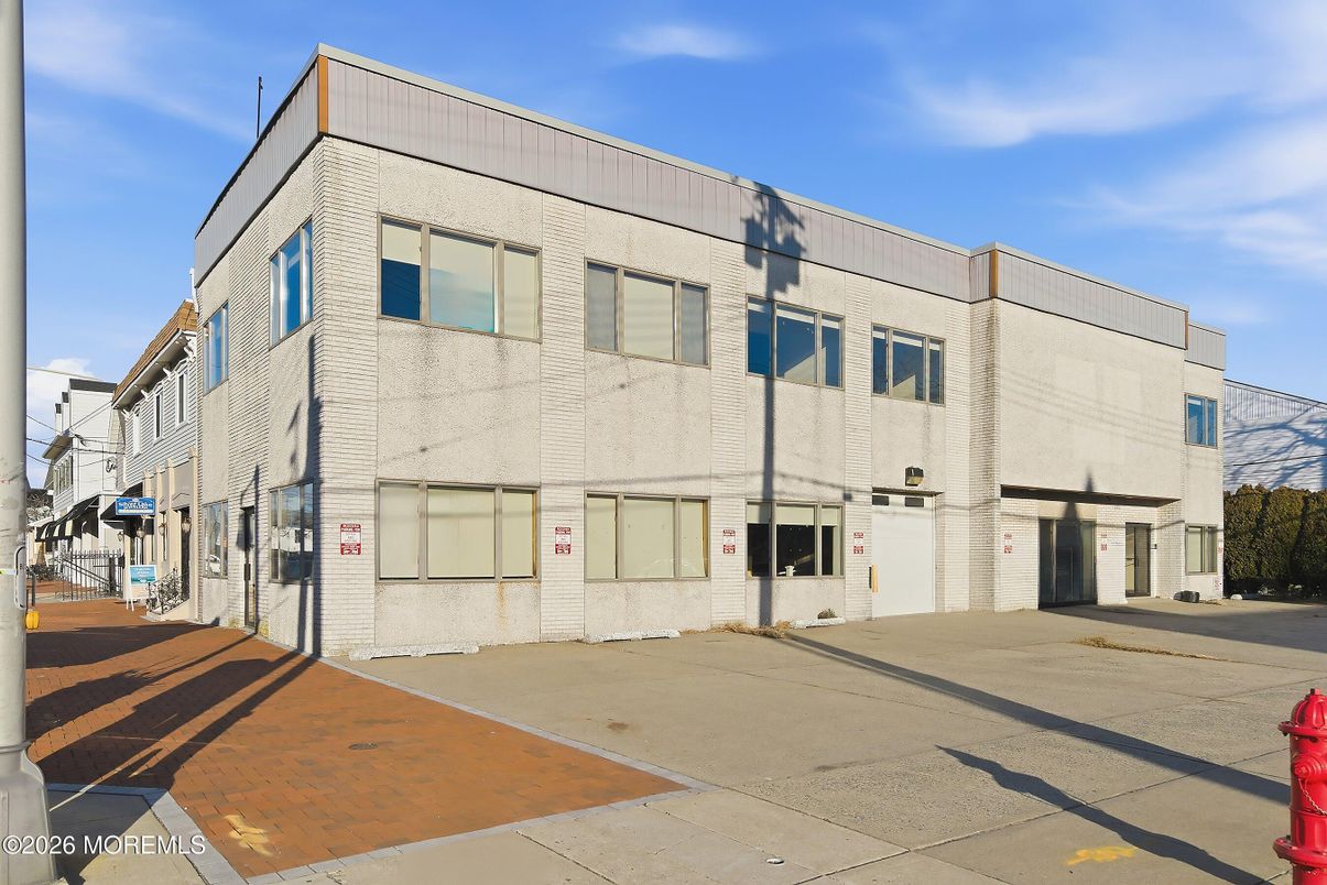 Exterior, Facade, Rowhouse