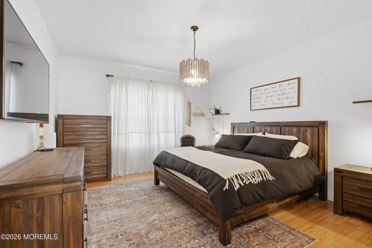 Bedroom, Interior, Pendant Lights, Wood Texture Flooring