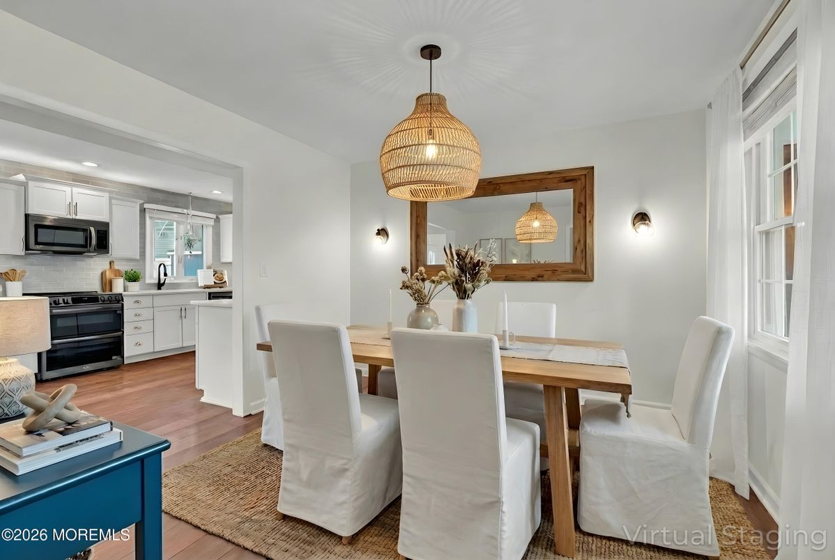 Chandelier, Dining room, Interior, Kitchen, Pendant Lights, Recessed Lighting, Wood Texture Flooring