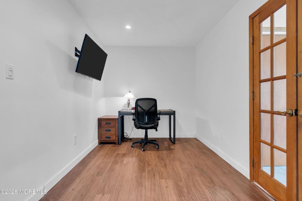 Home Office, Interior, Recessed Lighting, Wood Texture Flooring