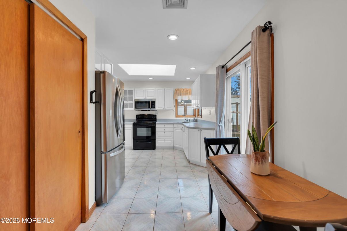 Dining room, Interior, Kitchen, Recessed Lighting, Stainless Steel Appliances