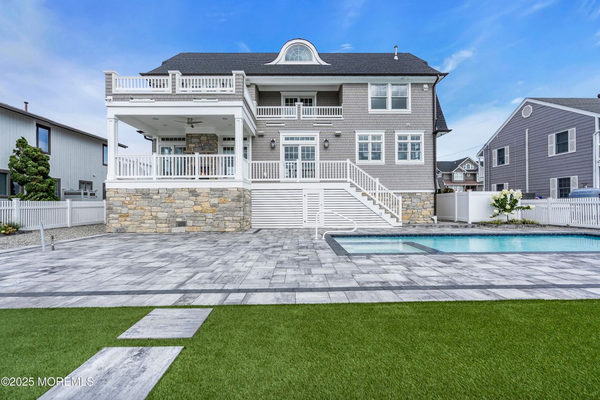 Exterior, Facade, Pool, Queen Anne Victorian