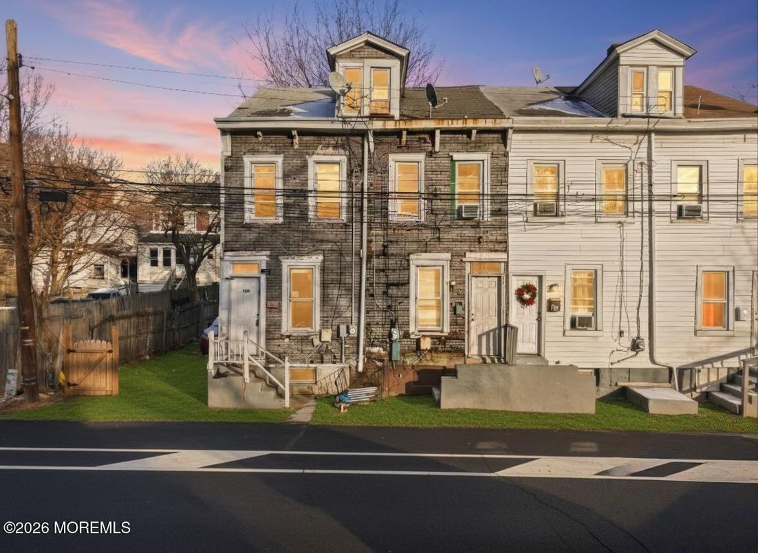 Exterior, Facade, Georgian