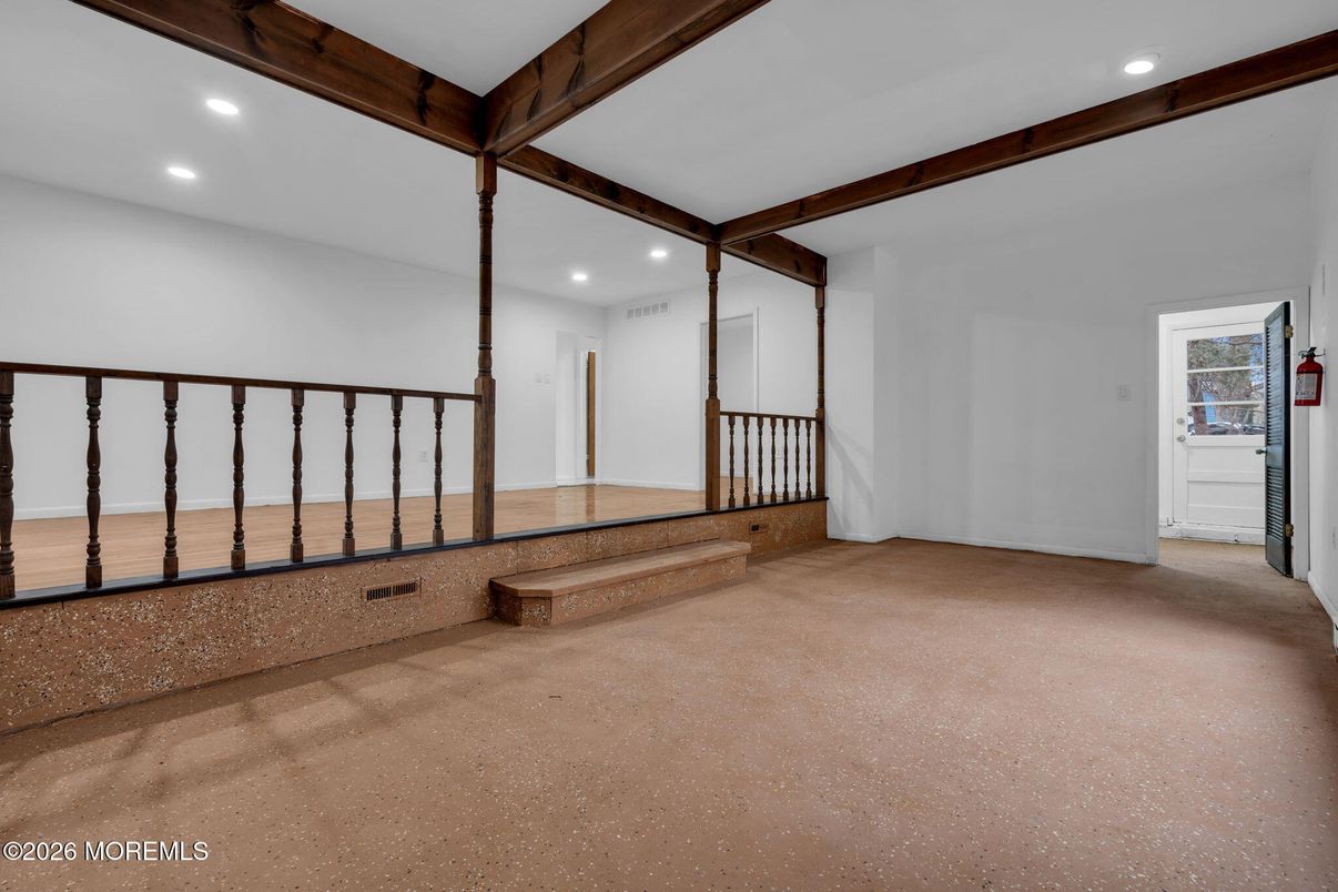 Empty room, Interior, Recessed Lighting, Wooden Beams
