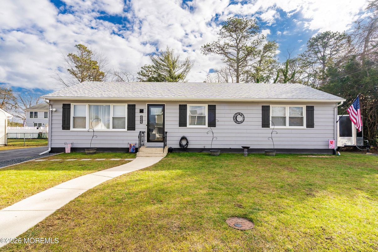 Exterior, Facade, Cape Cod