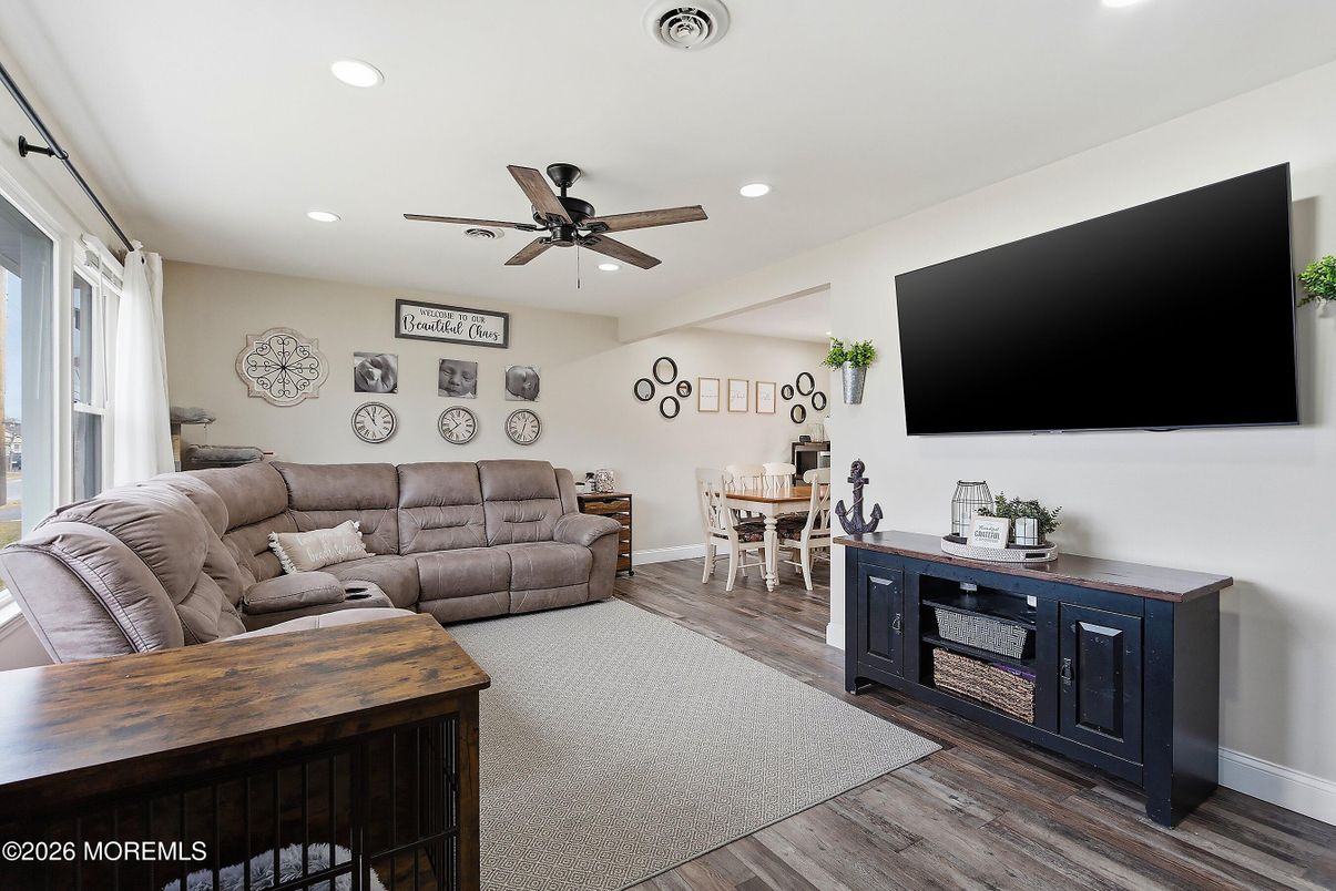 Dining room, Interior, Living room, Recessed Lighting, Wood Texture Flooring
