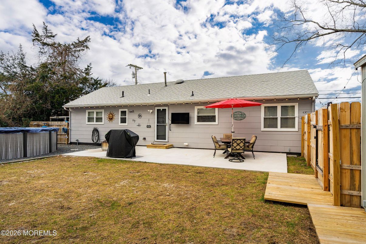 Backyard, Exterior, Hot Tub