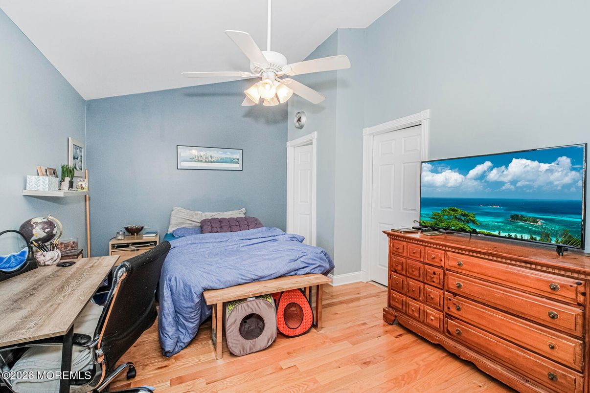 Bedroom, Interior, Water, Wood Texture Flooring