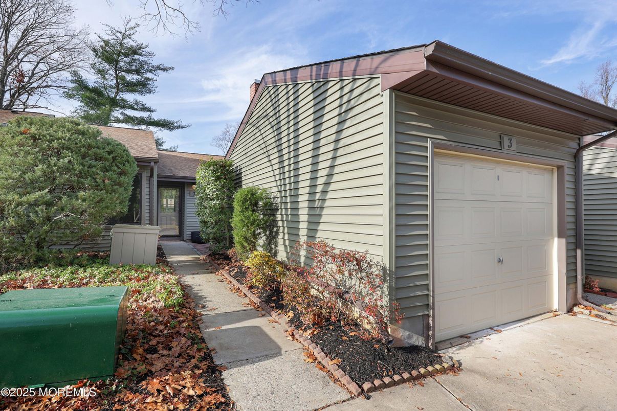 Detached Garage, Exterior