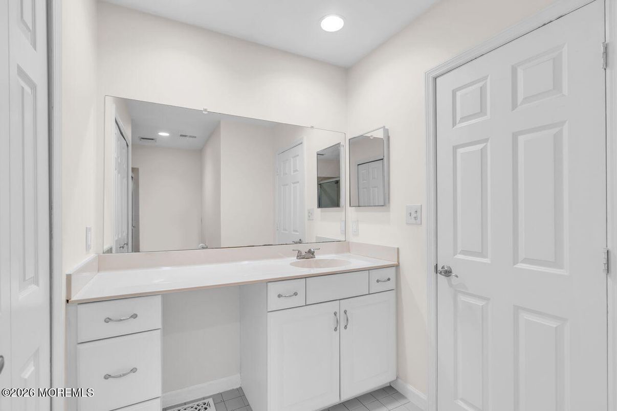 Bathroom, Dual Sink Vanities, Interior, Recessed Lighting