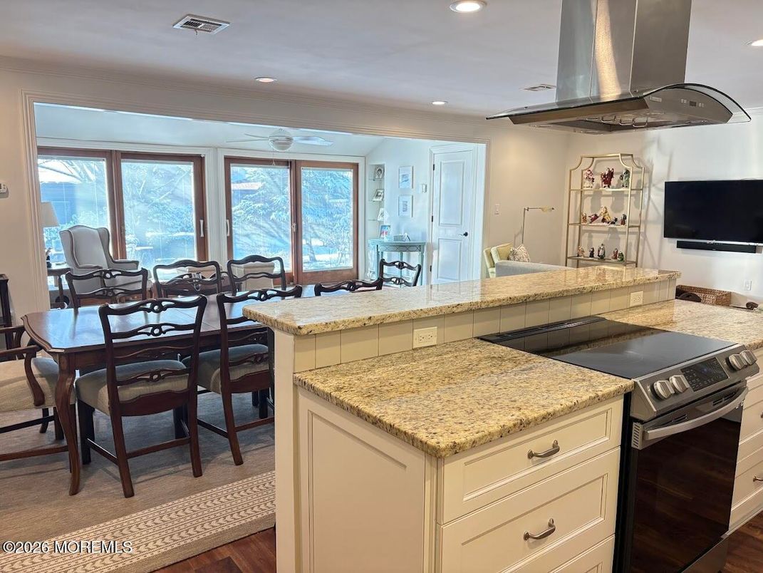 Dining room, Interior, Kitchen, Recessed Lighting, Wood Texture Flooring